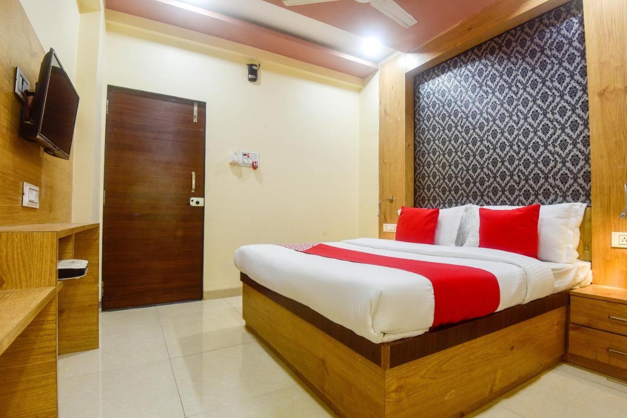 Hôtel Oyo 60773 Ruchita Loadging & Boarding à Bombay Extérieur photo