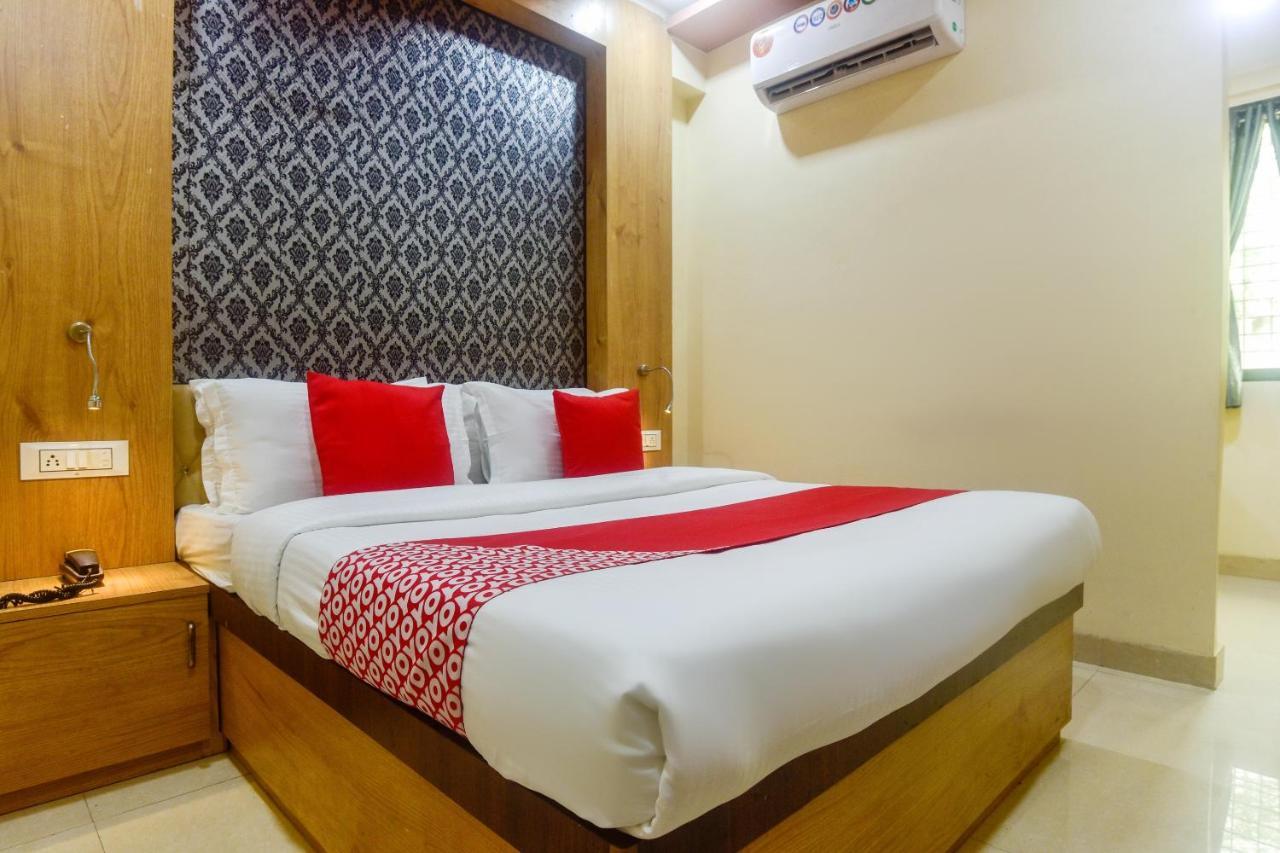 Hôtel Oyo 60773 Ruchita Loadging & Boarding à Bombay Extérieur photo