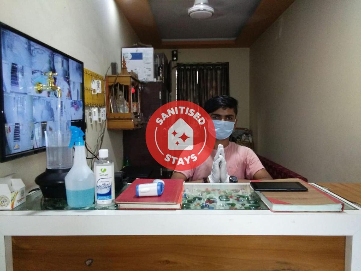 Hôtel Oyo 60773 Ruchita Loadging & Boarding à Bombay Extérieur photo